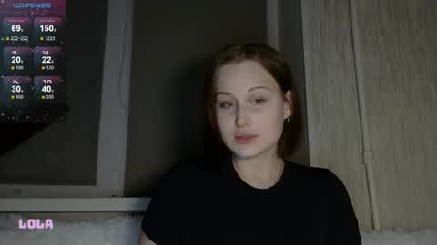 Snapshot of lolalibellule chatting on October 31, 8:21 pm Lola online show from October 31, 8:21 pm