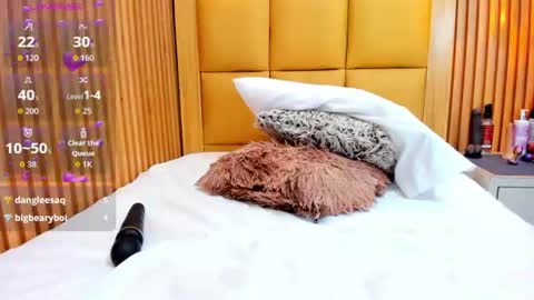 Snapshot of lolamaxi chatting on June 25, 5:12 am LOLA online show from June 25, 5:12 am