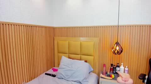 Snapshot of lolamaxi chatting on July 7, 6:47 am LOLA online show from July 7, 6:47 am