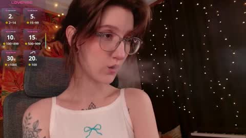 Snapshot of lolami_ chatting on June 6, 9:25 am lolami_ online show from June 6, 9:25 am
