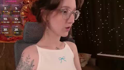 Snapshot of lolami_ chatting on June 24, 7:29 am lolami_ online show from June 24, 7:29 am
