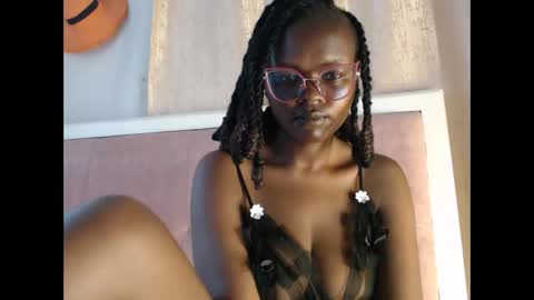 lolamia7 online show from November 12, 6:14 am