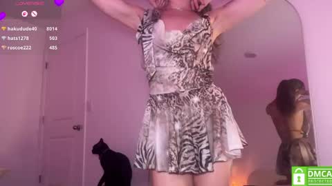 Snapshot of lolariv chatting on May 15, 11:12 pm Lola 3 online show from May 15, 11:12 pm