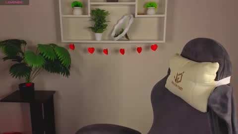 Lola online show from February 11, 9:47 am