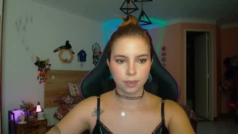 Snapshot of lolaverse chatting on January 5, 10:24 pm Lola doll online show from January 5, 10:24 pm