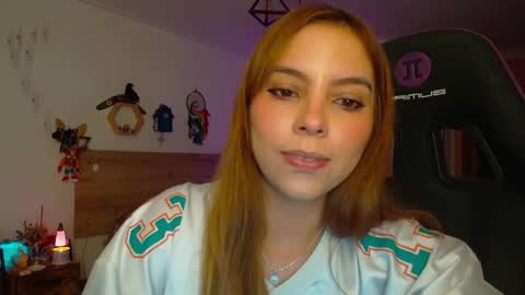 Snapshot of lolaverse chatting on January 8, 8:44 pm Lola doll online show from January 8, 8:44 pm