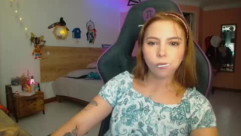 Snapshot of lolaverse chatting on February 4, 9:31 pm Lola doll online show from February 4, 9:31 pm