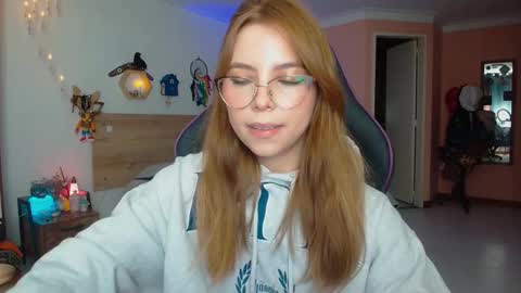 Snapshot of lolaverse chatting on February 8, 6:11 pm Lola doll online show from February 8, 6:11 pm