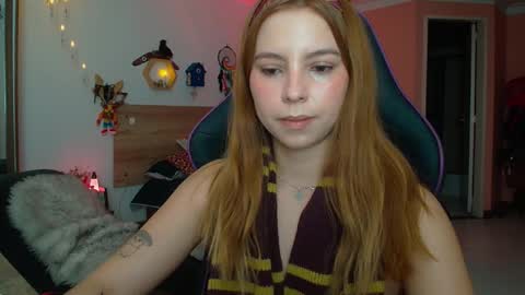 Snapshot of lolaverse chatting on February 12, 4:35 pm Lola doll online show from February 12, 4:35 pm