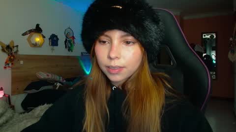 Snapshot of lolaverse chatting on February 17, 12:07 am Lola doll online show from February 17, 12:07 am