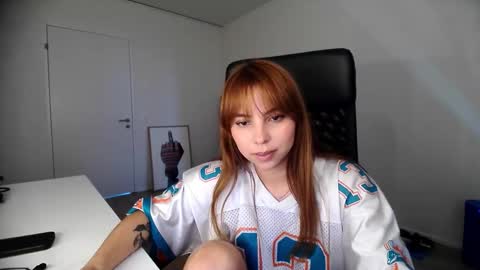 Snapshot of lolaverse chatting on March 24, 1:05 pm Lola doll online show from March 24, 1:05 pm