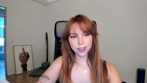 Snapshot of lolaverse chatting on March 26, 6:24 pm Lola doll online show from March 26, 6:24 pm