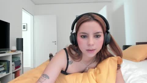 Snapshot of lolaverse chatting on April 11, 7:24 am Lola doll online show from April 11, 7:24 am