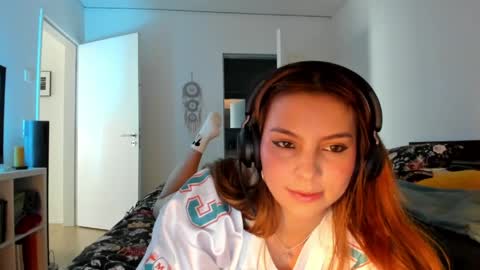 Snapshot of lolaverse chatting on May 6, 1:49 pm Lola doll online show from May 6, 1:49 pm