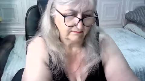 Snapshot of lolkaalyss chatting on May 10, 2:44 pm LolkaAlyss online show from May 10, 2:44 pm