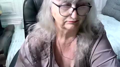 Snapshot of lolkaalyss chatting on May 17, 8:27 pm LolkaAlyss online show from May 17, 8:27 pm