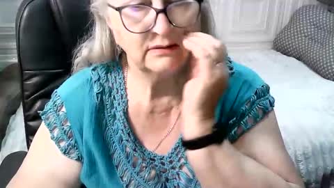 Snapshot of lolkaalyss chatting on June 2, 7:54 am LolkaAlyss online show from June 2, 7:54 am