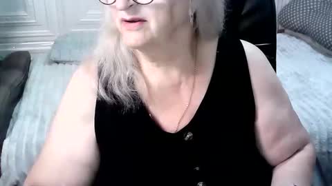 Snapshot of lolkaalyss chatting on June 6, 6:51 am LolkaAlyss online show from June 6, 6:51 am