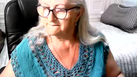 Snapshot of lolkaalyss chatting on July 4, 9:43 pm LolkaAlyss online show from July 4, 9:43 pm