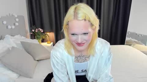 lollita online show from February 8, 8:45 pm