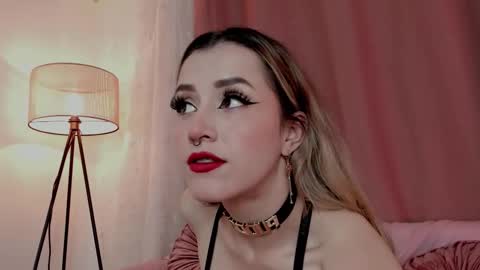 Snapshot of lolly_js_ chatting on November 9, 5:28 am Lolly online show from November 9, 5:28 am