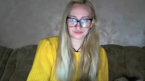 Snapshot of lolly_kaia chatting on December 22, 8:22 am Lolly online show from December 22, 8:22 am