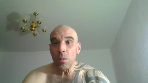 Snapshot of lolotatto chatting on April 2, 9:23 pm lolotatto online show from April 2, 9:23 pm