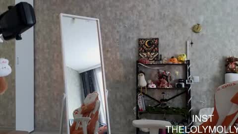 Snapshot of lolymolli chatting on June 19, 10:41 am Molli online show from June 19, 10:41 am