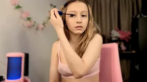 Snapshot of lonadejonge chatting on June 24, 1:43 pm Sane online show from June 24, 1:43 pm