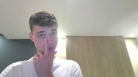 Snapshot of london_tomy chatting on September 21, 1:40 am london_tomy online show from September 21, 1:40 am