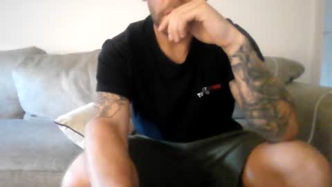 Snapshot of londonguy5678910 chatting on June 20, 7:38 pm londonguy5678910 online show from June 20, 7:38 pm