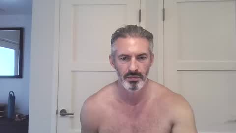 Snapshot of londonlothario chatting on November 11, 6:08 pm 6ft7 Bi Daddy online show from November 11, 6:08 pm