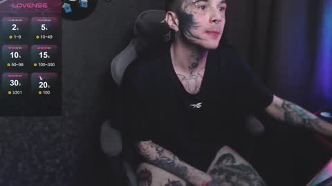 Snapshot of lone1ycrystal chatting on January 6, 8:18 pm Chris online show from January 6, 8:18 pm