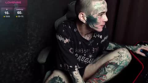 Snapshot of lone1ycrystal chatting on October 2, 10:06 pm Chris online show from October 2, 10:06 pm