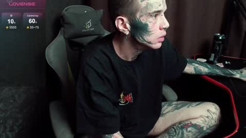 Snapshot of lone1ycrystal chatting on November 2, 1:02 pm Chris online show from November 2, 1:02 pm