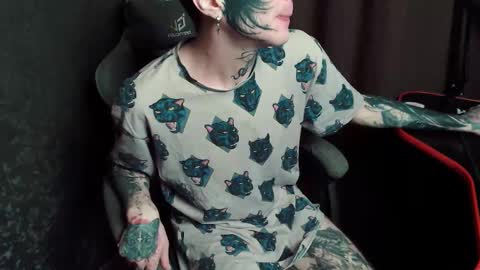 Snapshot of lone1ycrystal chatting on November 9, 7:56 pm Chris online show from November 9, 7:56 pm