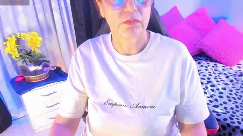 Snapshot of lonely_shewolf chatting on September 24, 7:06 pm Jennifer online show from September 24, 7:06 pm