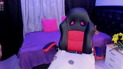 Snapshot of lonely_shewolf chatting on October 16, 3:35 pm Jennifer online show from October 16, 3:35 pm