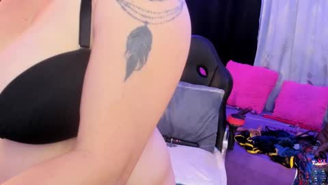 Snapshot of lonely_shewolf chatting on October 18, 4:19 pm Jennifer online show from October 18, 4:19 pm