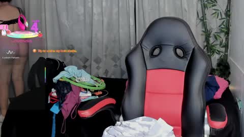 Snapshot of lonely_shewolf chatting on May 25, 5:08 pm Jennifer online show from May 25, 5:08 pm