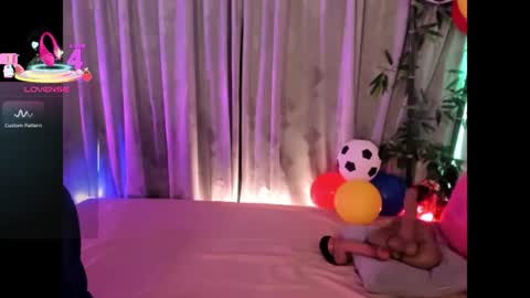 Snapshot of lonely_shewolf chatting on June 16, 5:37 pm Jennifer online show from June 16, 5:37 pm