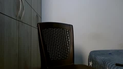 Snapshot of lonelydick2002 chatting on February 1, 4:55 am lonelydick2002 online show from February 1, 4:55 am