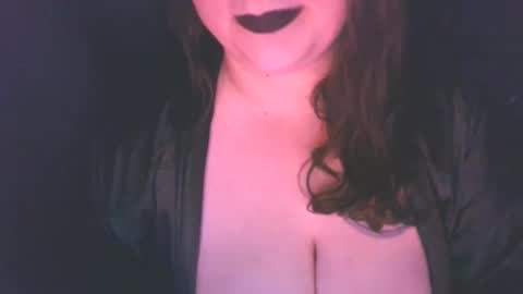 Snapshot of lonelyhousewifemilf chatting on May 22, 10:32 am lonelymilfy online show from May 22, 10:32 am