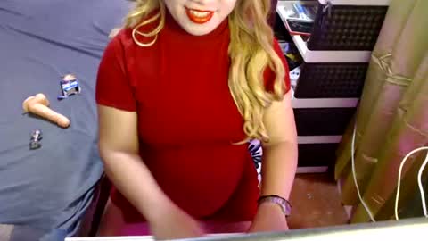 Snapshot of lonelysofia69 chatting on July 10, 5:04 pm if you want to see my face take me private online show from July 10, 5:04 pm