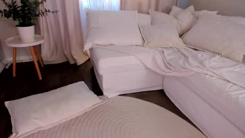 lonelyteaser online show from March 11, 12:22 pm