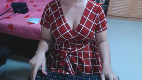 Snapshot of longasiansausage chatting on October 17, 1:57 pm TOPwithEXTRABiG online show from October 17, 1:57 pm