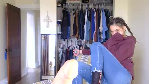 Snapshot of longlegstammy chatting on April 30, 9:30 pm Cutenurse91 online show from April 30, 9:30 pm