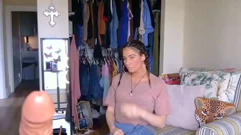Snapshot of longlegstammy chatting on May 6, 2:22 pm Cutenurse91 online show from May 6, 2:22 pm