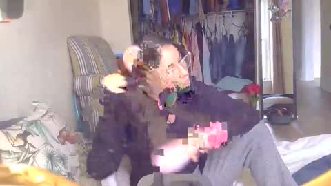 Snapshot of longlegstammy chatting on May 10, 10:59 pm Cutenurse91 online show from May 10, 10:59 pm