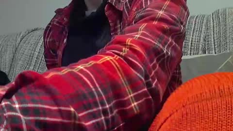 Snapshot of longnight5 chatting on December 12, 8:32 pm Alejandro Rulitos Twitter longnight55 Intagram 5longnight5 online show from December 12, 8:32 pm